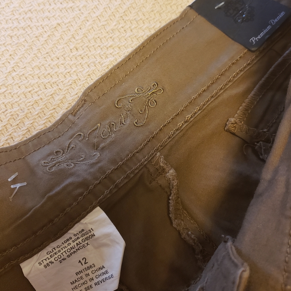 Shorts - Picture 4 of 4